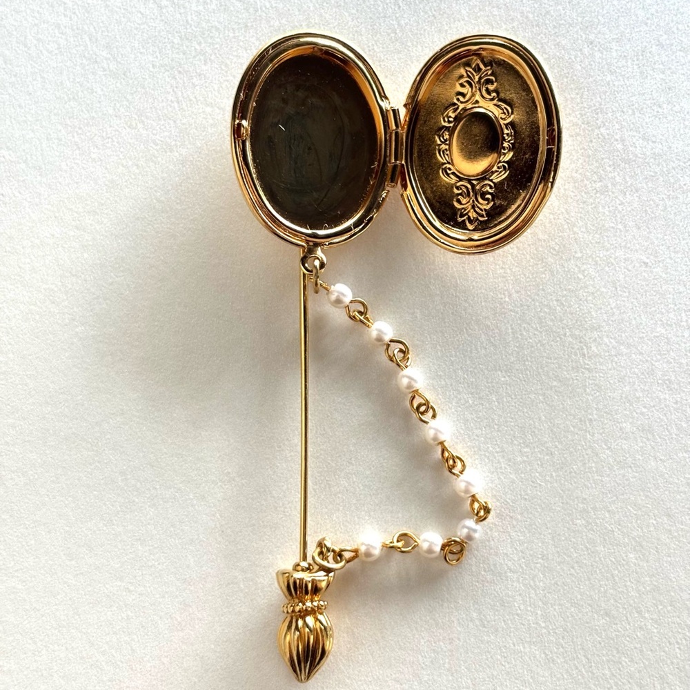 Gold Locket Stick Pin - Picture 2 of 3